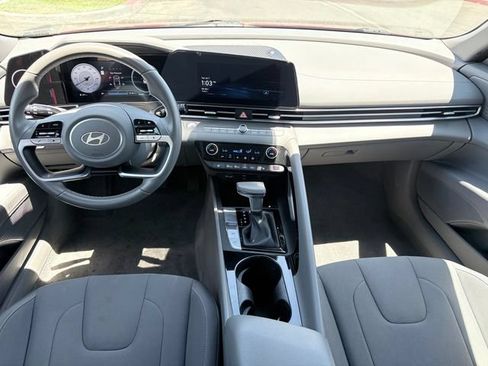 Used 2025 Hyundai Elantra SEL FWD image 8