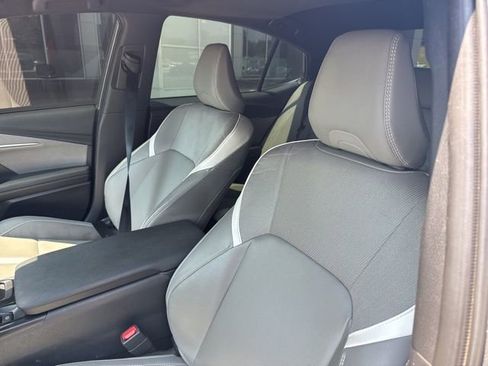 Used 2025 Toyota Camry SE w/ Convenience Package FWD image 16