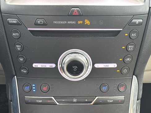 Used 2019 Ford Edge Titanium w/ Equipment Group 301A FWD image 19