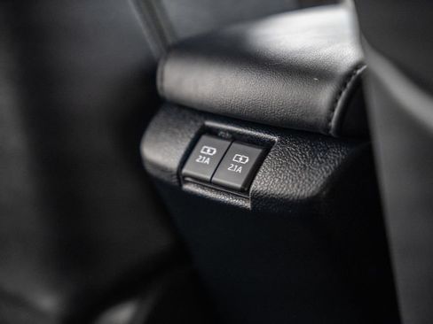 Certified 2021 Toyota Prius FWD image 36