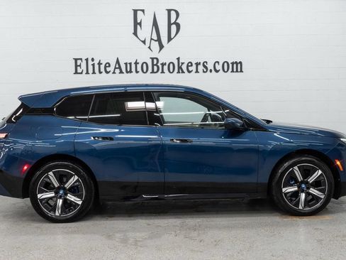 Used 2023 BMW iX xDrive50 w/ Sport Package AWD/4WD image 5