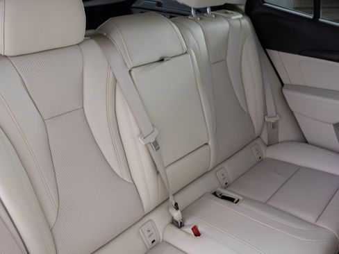 Used 2022 Buick Envision Essence w/ Safety Package image 37