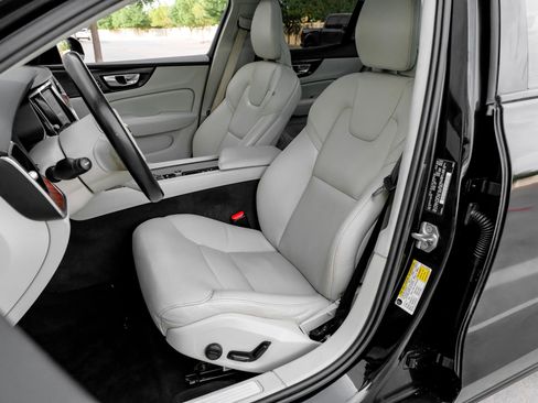 Used 2020 Volvo S60 T5 Momentum image 39