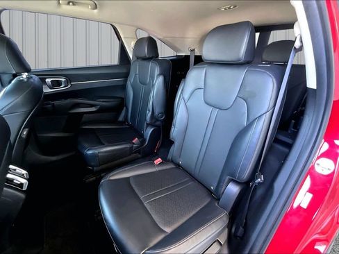 Used 2022 Kia Sorento S FWD image 19