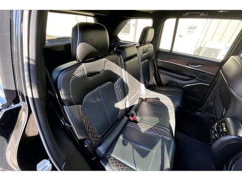 Used 2024 Jeep Grand Cherokee Summit AWD/4WD image 27