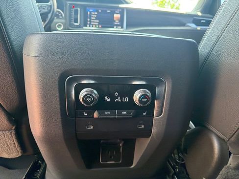 Used 2021 GMC Yukon Denali w/ Advanced Technology Package AWD/4WD image 25