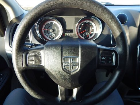 Used 2018 Dodge Grand Caravan SE w/ UConnect Hands-Free Group image 22