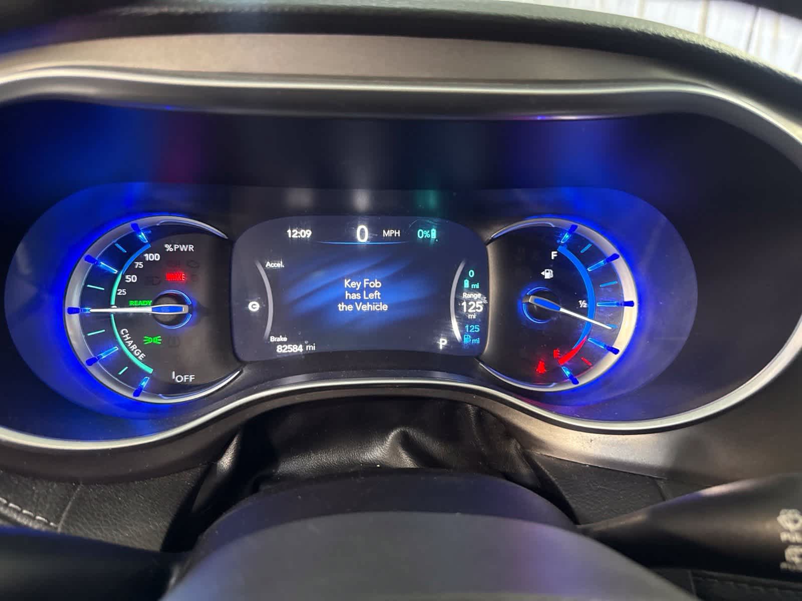 Used 2018 Chrysler Pacifica Limited w/ Advanced Safetytec Group FWD image 23