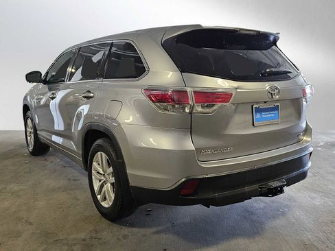 Used 2015 Toyota Highlander LE image 5