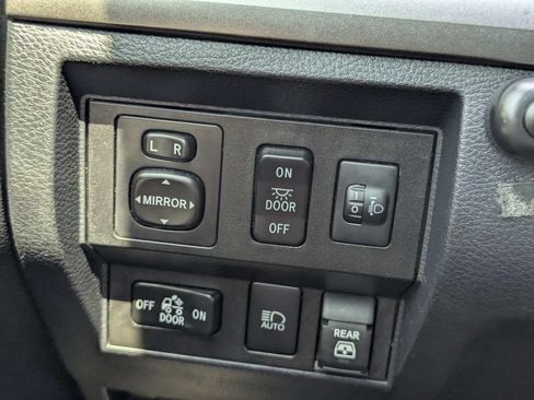 Used 2019 Toyota Tundra SR5 w/ SR5 Upgrade Package AWD/4WD image 29