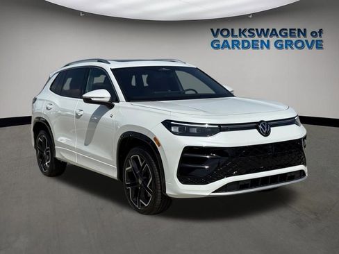 New 2026 Volkswagen Tiguan SEL R-Line AWD/4WD image 2