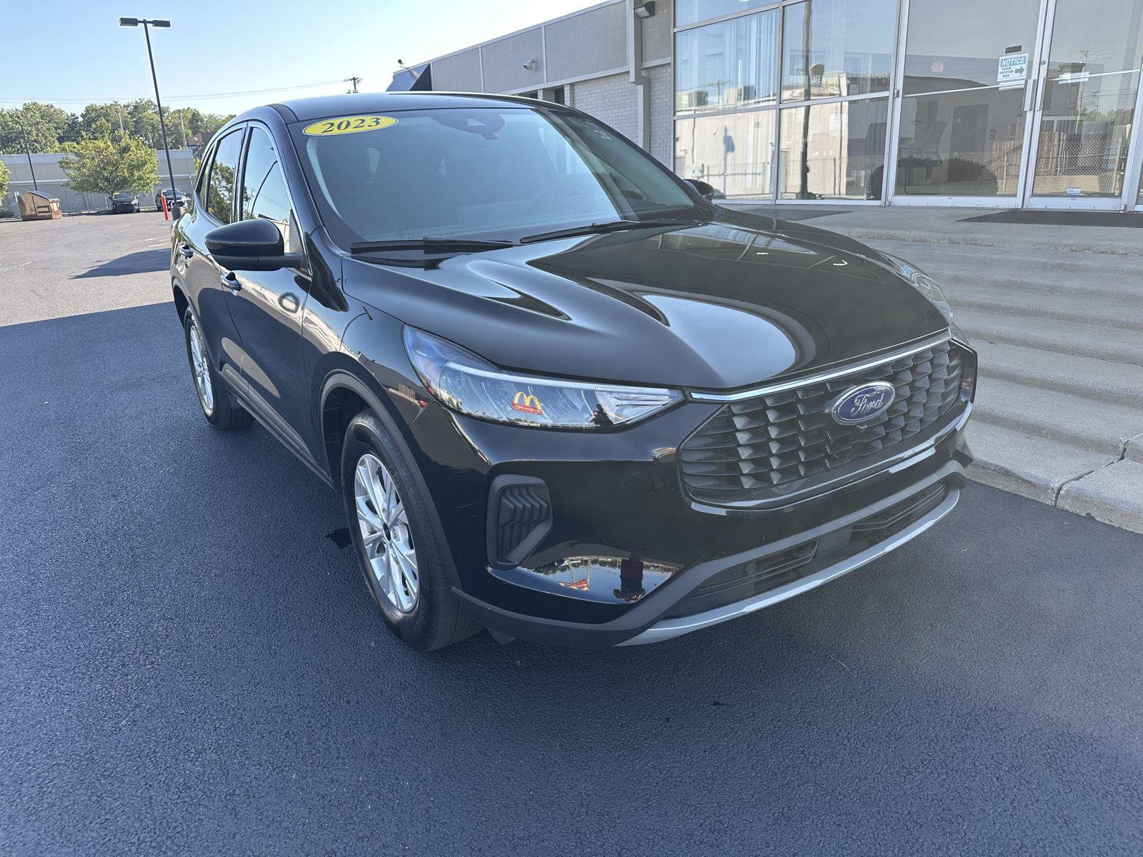 Used 2023 Ford Escape Active w/ Tech Pack #2 AWD/4WD image 3