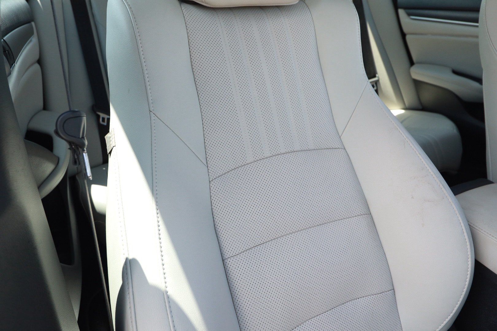Used 2018 Honda Accord Touring image 28