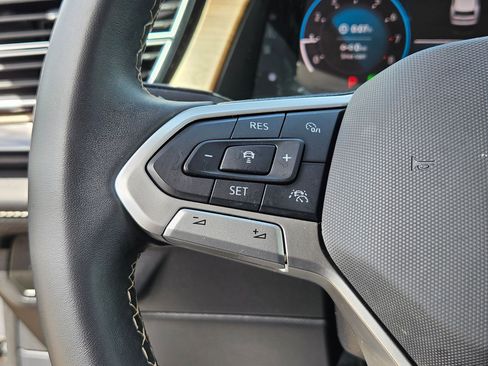 Used 2024 Volkswagen Atlas SE FWD image 18