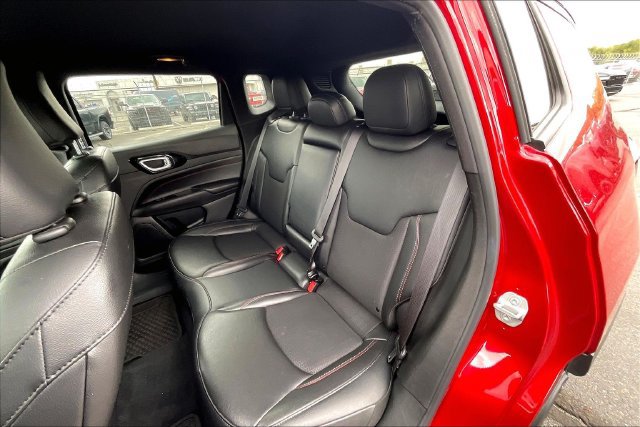 Used 2025 Jeep Compass Trailhawk AWD/4WD image 28