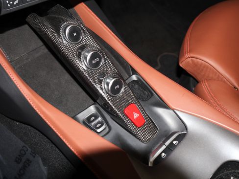 Used 2019 Ferrari Portofino RWD image 35