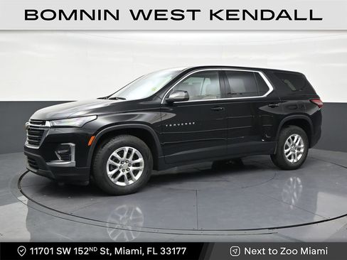 Used 2023 Chevrolet Traverse LS FWD image 1