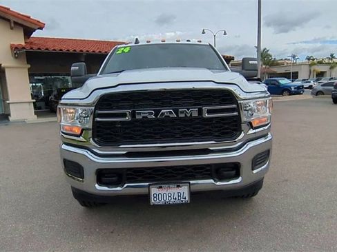 Used 2024 RAM 2500 Tradesman w/ Chrome Appearance Group image 3