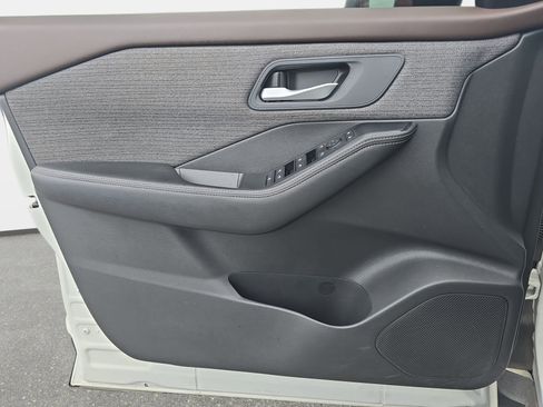 Used 2023 Nissan Rogue SV FWD image 24