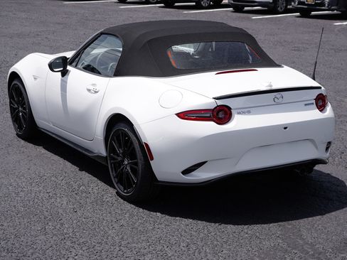 New 2026 MAZDA MX-5 Miata Club w/ Appearance Package RWD image 13