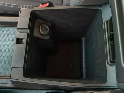 Used 2022 Nissan Frontier SV image 32