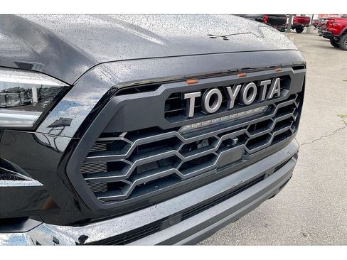 Used 2025 Toyota Sequoia TRD Pro AWD/4WD image 33