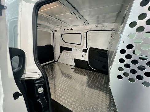 Used 2022 RAM ProMaster City Tradesman FWD image 17