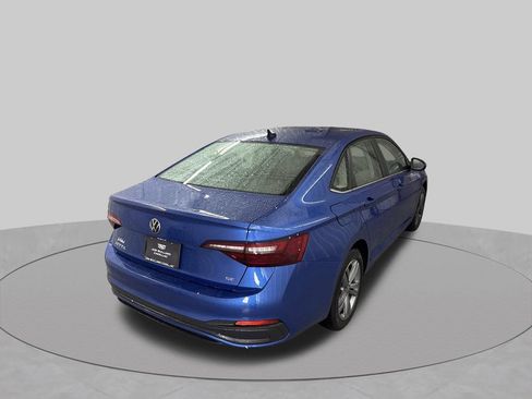 Used 2024 Volkswagen Jetta SE FWD image 5