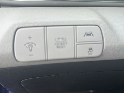 Used 2023 Hyundai Elantra Limited image 23