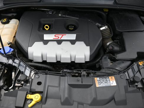 Used 2016 Ford Focus ST w/ Equipment Group 401A image 19