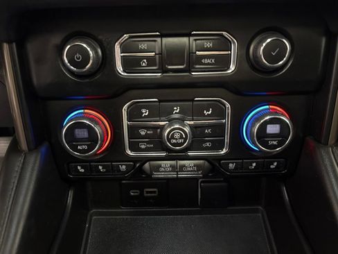 Used 2023 Chevrolet Suburban High Country AWD/4WD image 19