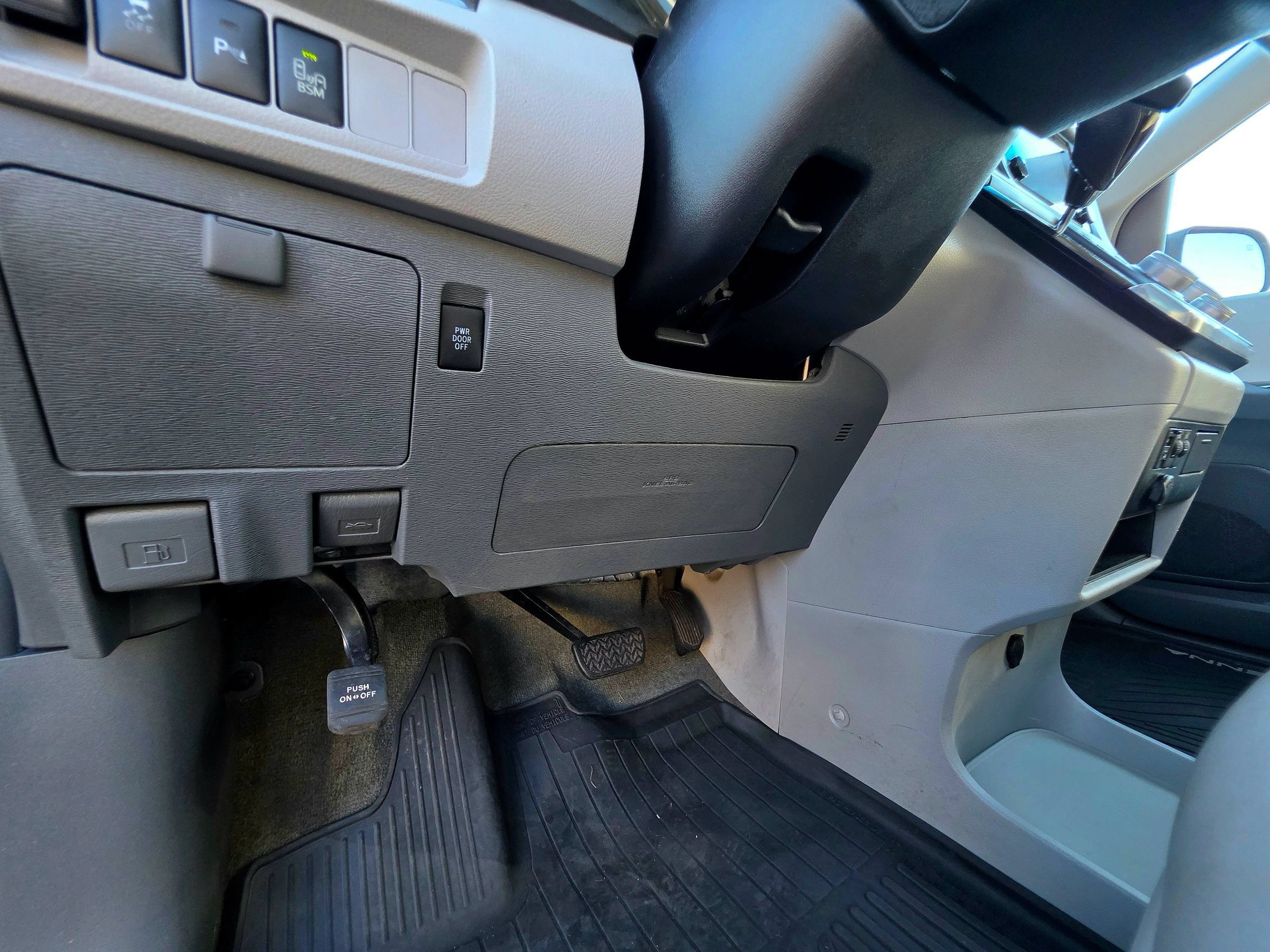 Used 2017 Toyota Sienna XLE w/ XLE Navigation Package FWD image 44