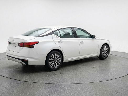 Used 2025 Nissan Altima 2.5 SV image 6