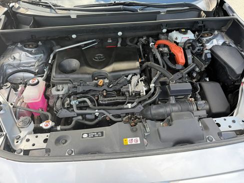 Used 2021 Toyota RAV4 LE AWD/4WD image 25