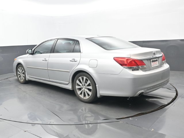 Used 2011 Toyota Avalon Limited FWD image 3