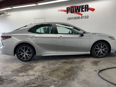 Used 2023 Toyota Camry SE image 2