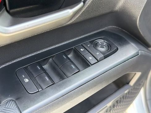 Certified 2025 Toyota Tacoma TRD Off-Road image 16