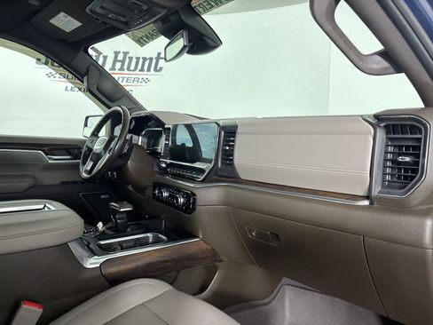 Used 2022 GMC Sierra 1500 SLT w/ SLT Convenience Package image 32