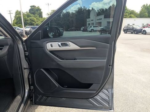 Used 2025 Ford Explorer Active RWD image 33