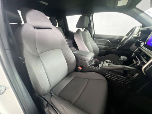 Used 2025 Toyota Tacoma SR image 31