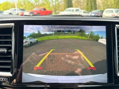 Used 2023 Chrysler Pacifica Touring-L FWD image 32