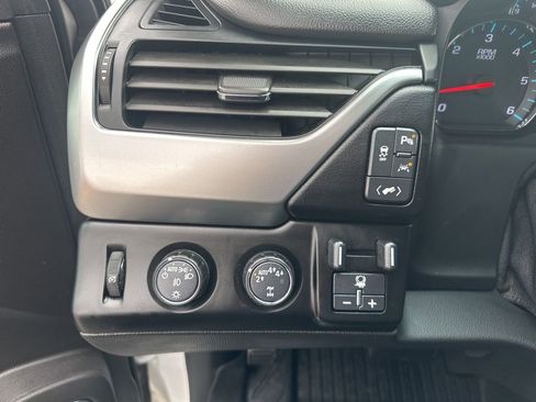 Used 2020 Chevrolet Suburban LT w/ Luxury Package AWD/4WD image 12