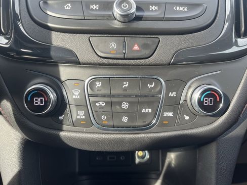 Used 2022 Chevrolet Equinox LT image 19