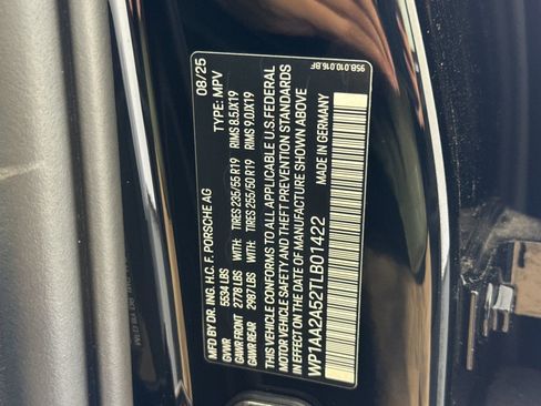 Certified 2026 Porsche Macan AWD/4WD image 35