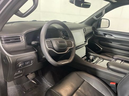 Used 2022 Jeep Wagoneer Series I w/ Premium Group I AWD/4WD image 11