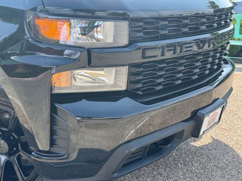 Used 2021 Chevrolet Silverado 1500 Custom image 2