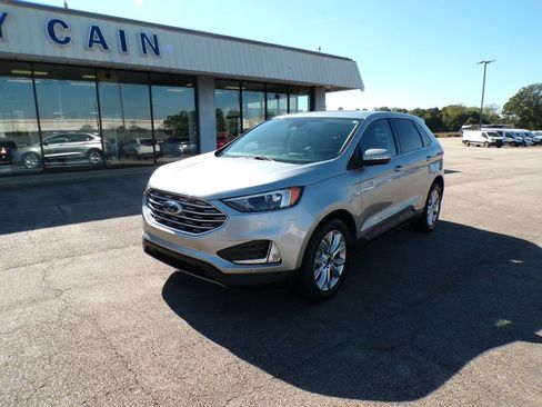 Used 2024 Ford Edge Titanium image 2