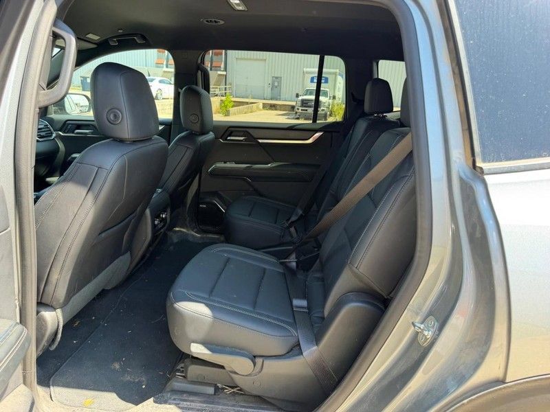 Used 2025 GMC Acadia Elevation w/ Elevation Premium Package FWD image 8
