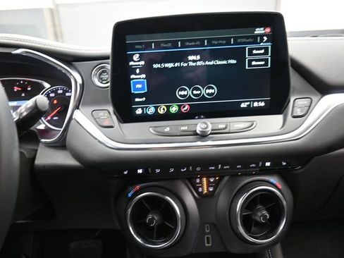 Used 2024 Chevrolet Blazer LT w/ LPO, Black Grille Bar Package image 27