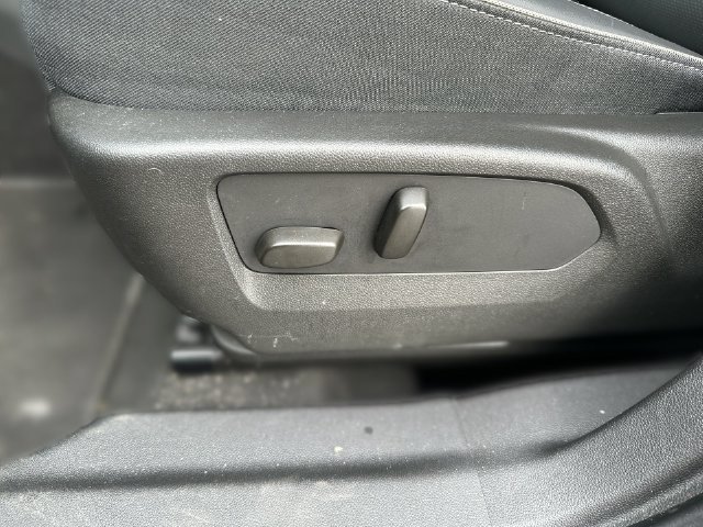 Used 2023 Buick Envision Essence AWD/4WD image 17